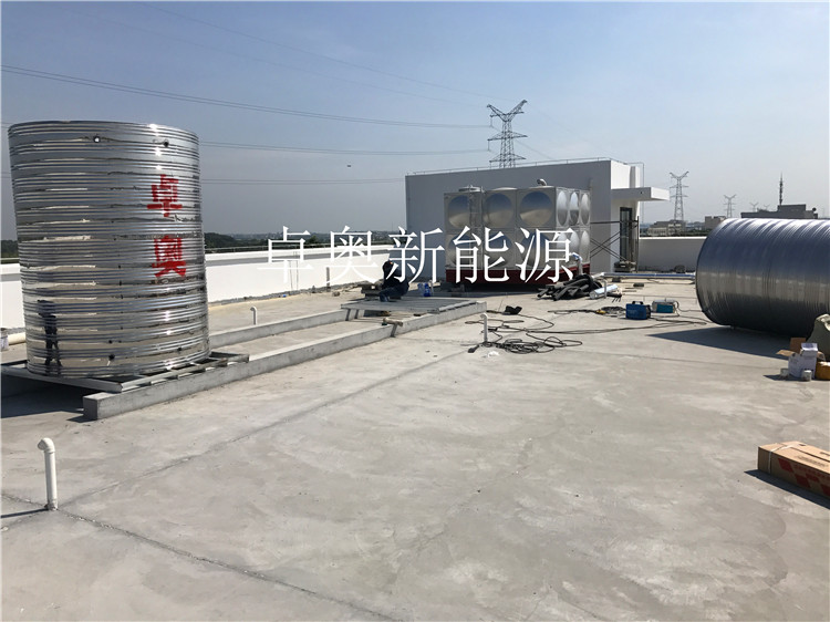 炎炎夏日，我公司承接南京高淳吉茂汽車零件有限公司太陽能加空氣能熱水工程！