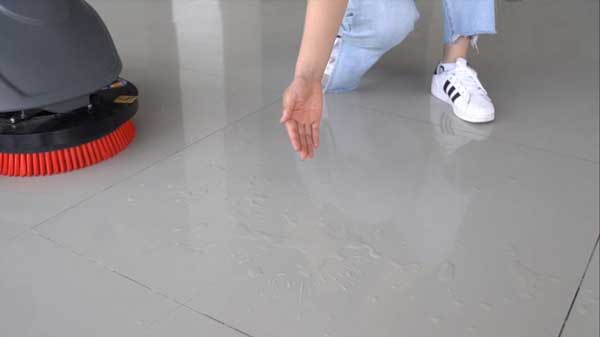 全自動洗地機為什么吸水不干凈？要怎么解決？