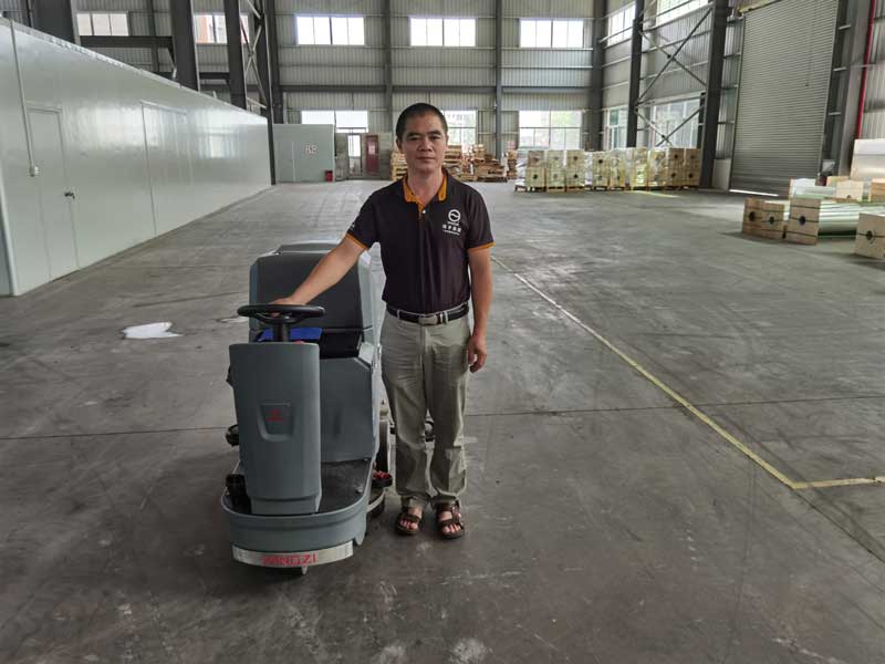 如何選擇工業洗地機