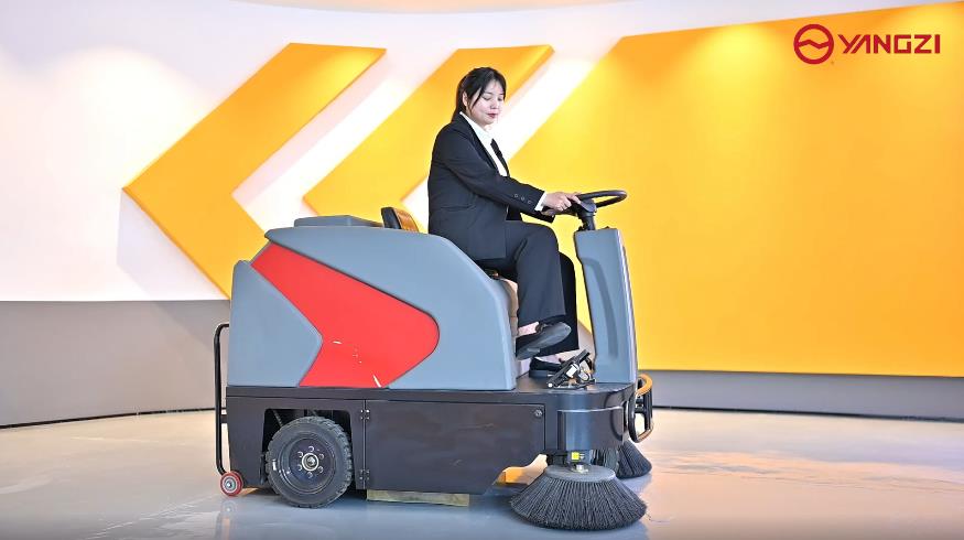電動掃地車合適什么季節使用